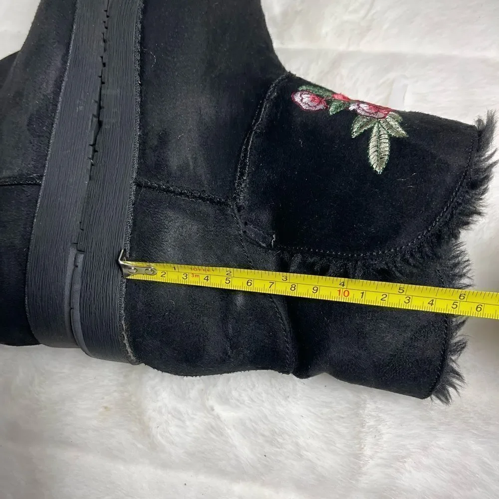 Rock & Candy black faux suede boots .Red rose embroidery faux fur lining SZ10